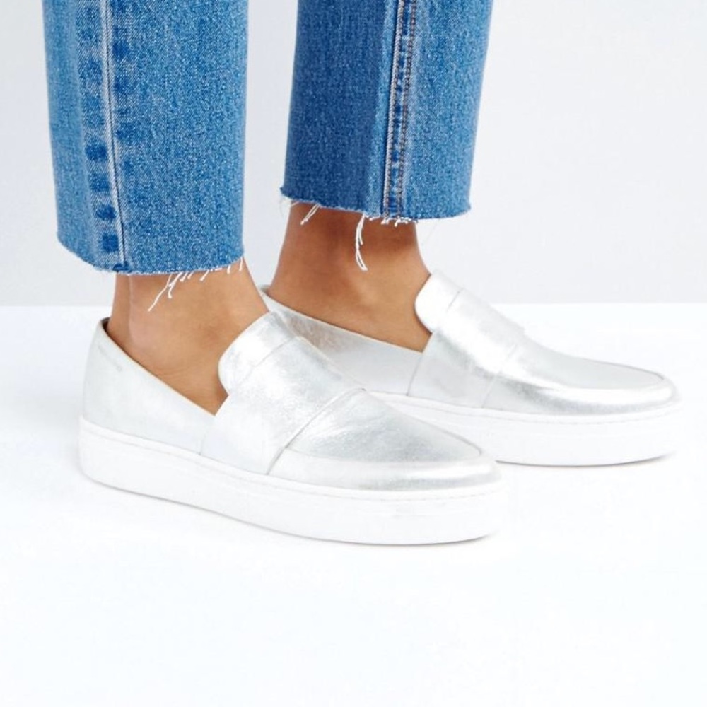 NWT Vagabond silver Camille slip ons.